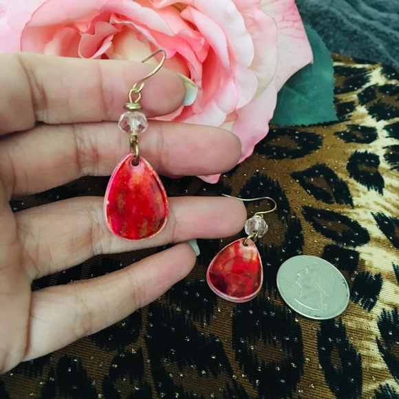 FREE with any purchase 90s Vintage Earrings - Picture 2 of 3